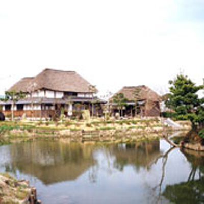佐賀平野独特のクリーク景観と「くど造り」の民家